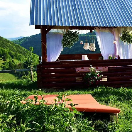 Lodge Cabana Pin 1000m *